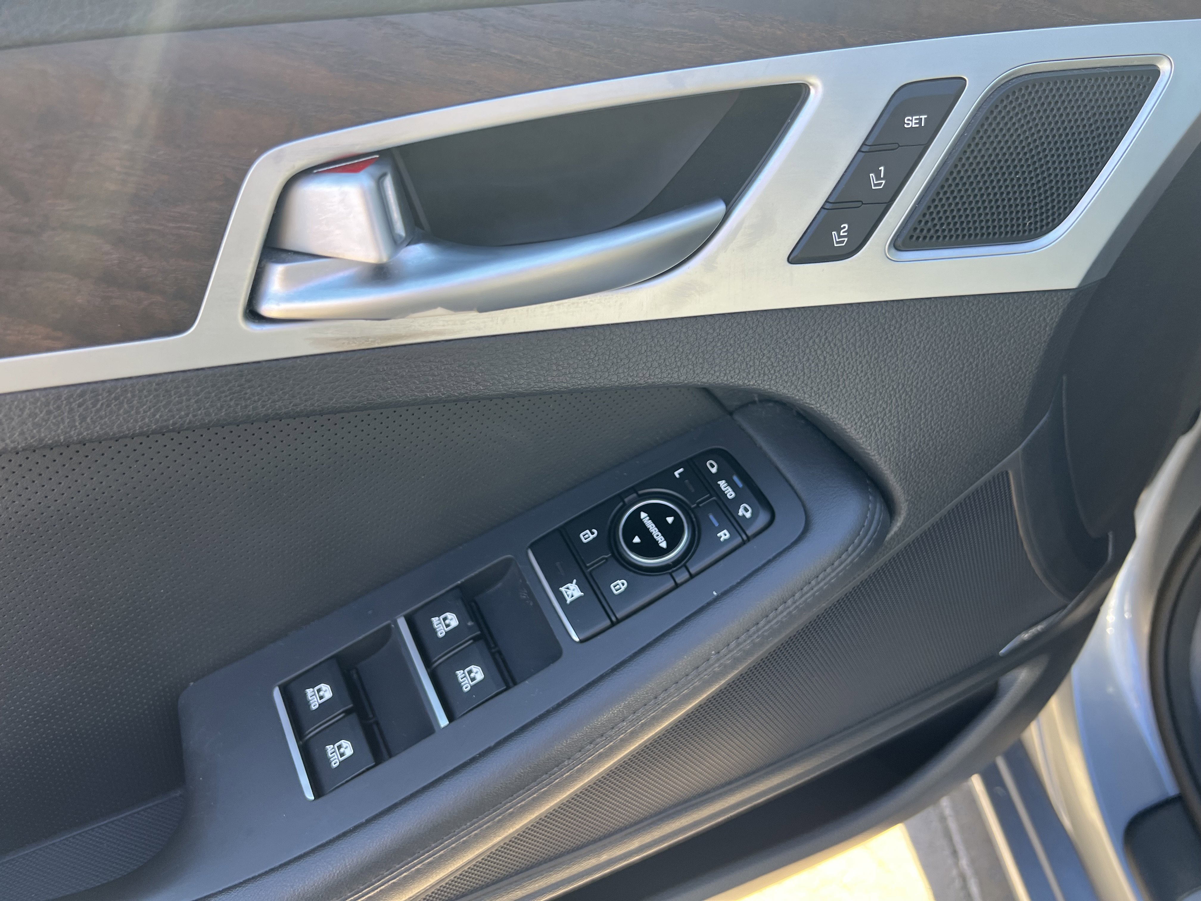 Used 2015 Hyundai Genesis 5.0 image 12