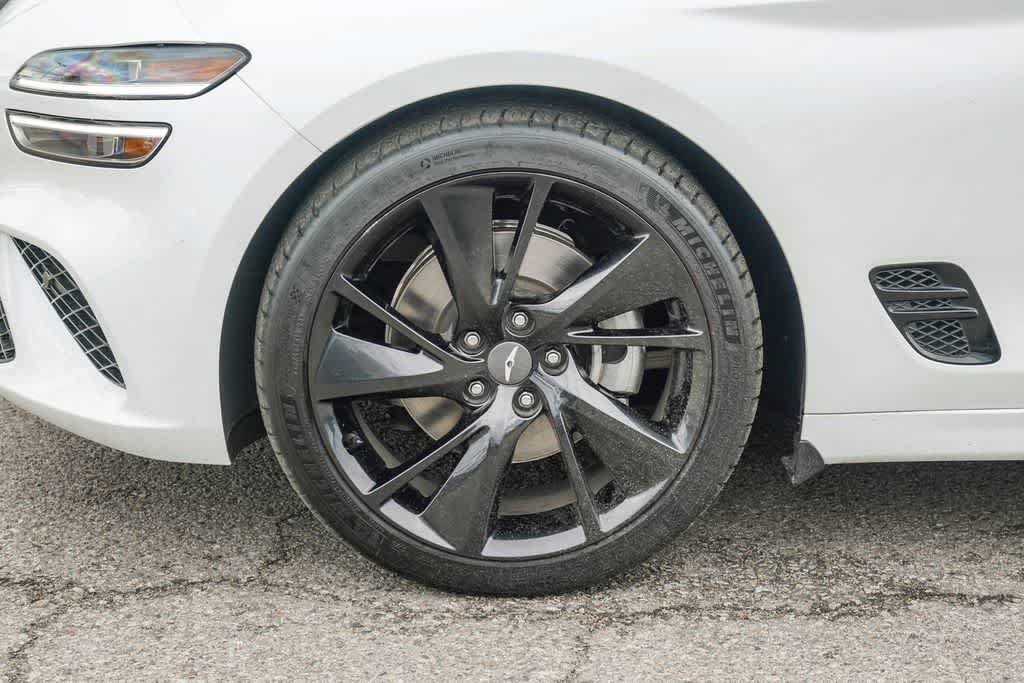 Used 2023 Genesis G70 2.0T w/ Sport Prestige Package RWD image 9
