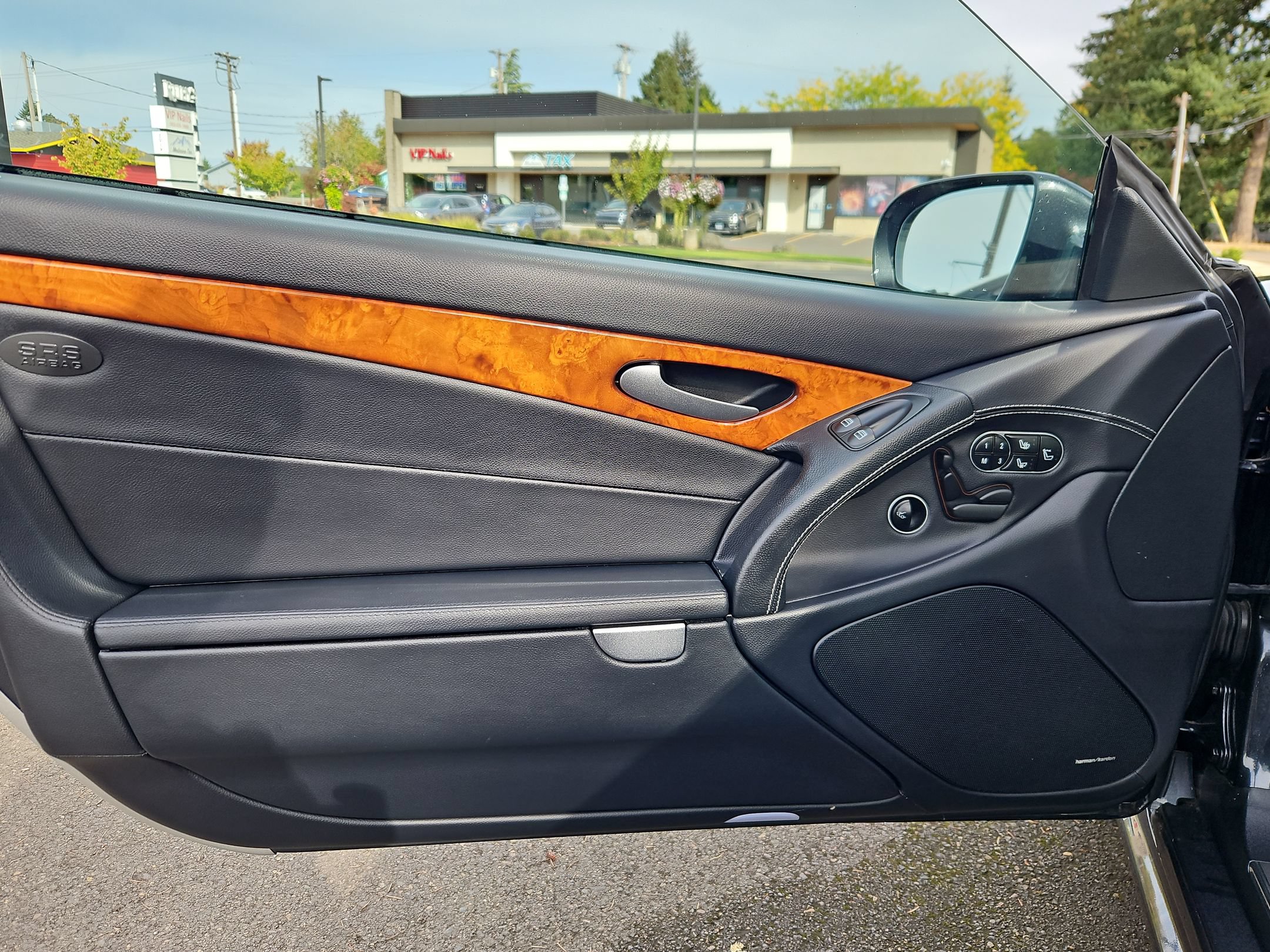 Used 2012 Mercedes-Benz SL 550 image 9