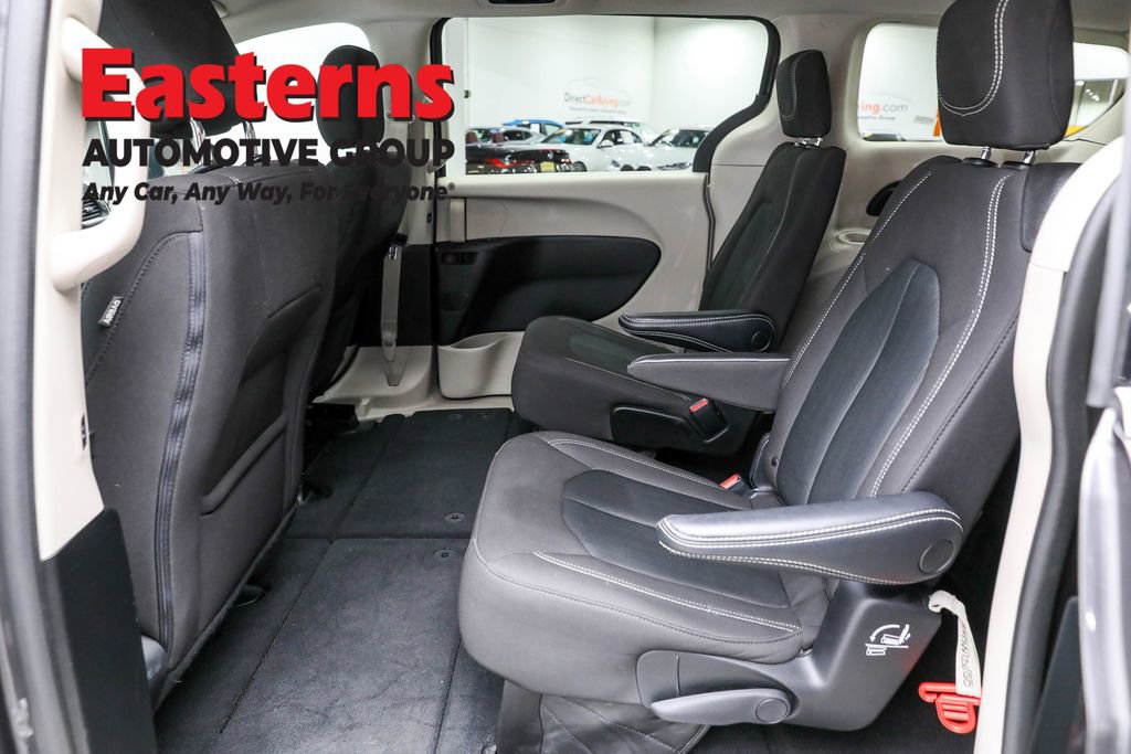 Used 2023 Chrysler Voyager LX image 21