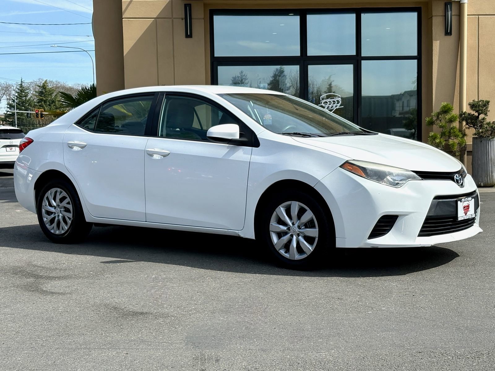 Used 2014 Toyota Corolla LE FWD image 1
