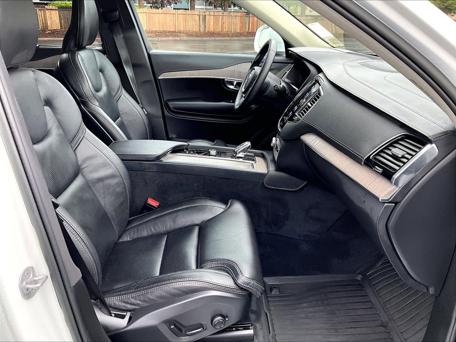 Used 2023 Volvo XC90 B6 Ultimate w/ Protection Package Premier image 9