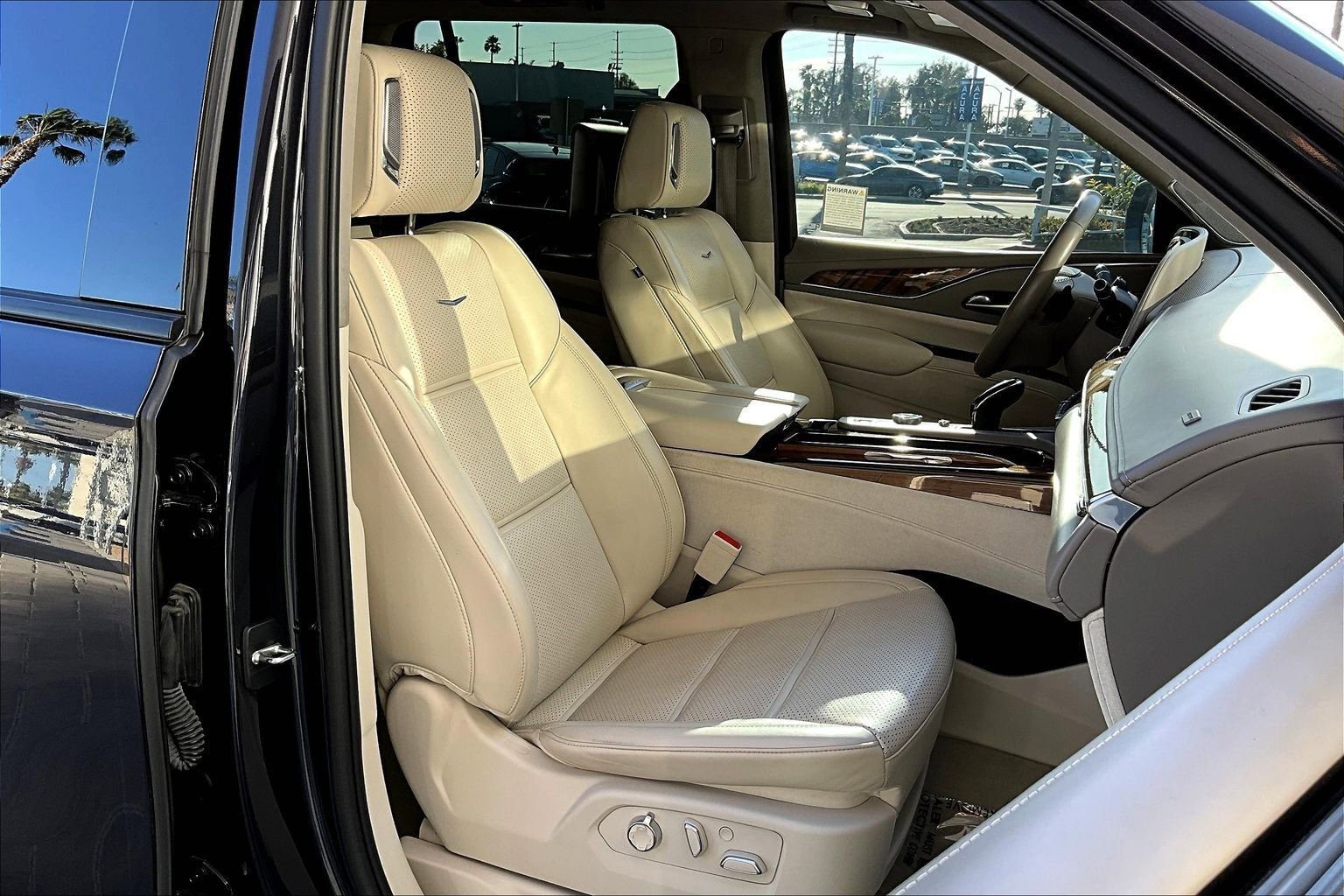 Used 2023 Cadillac Escalade Sport Platinum AWD/4WD image 7