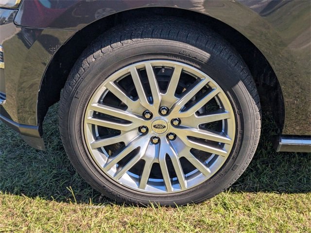 Used 2024 Ford Expedition Limited image 10