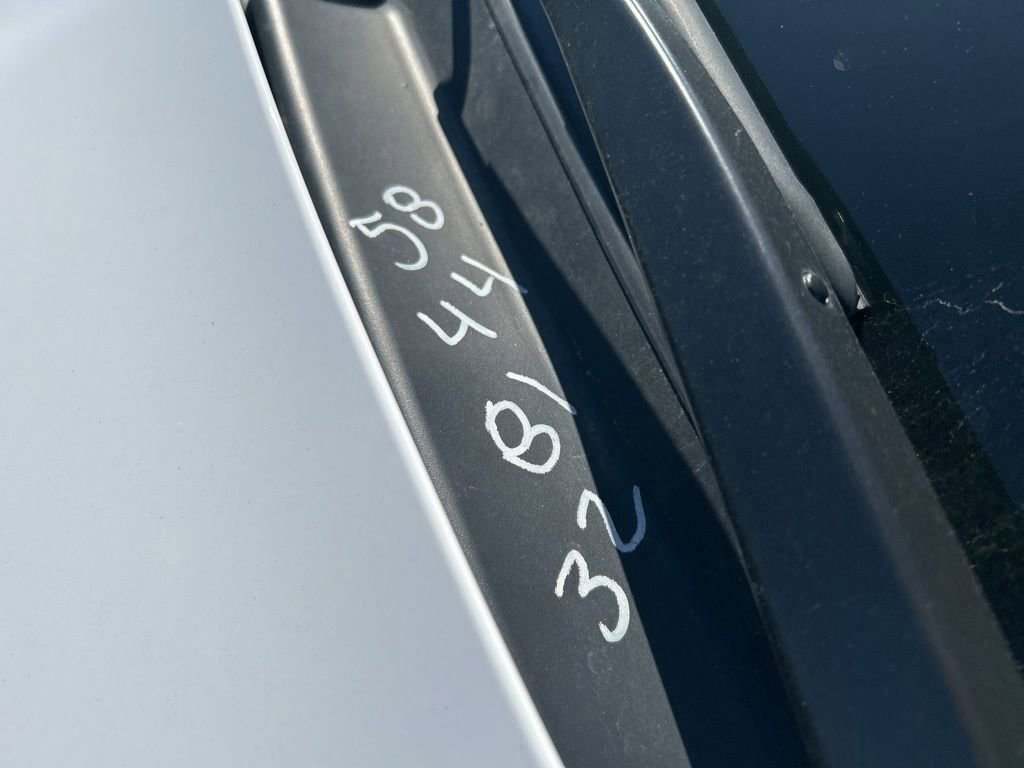 Used 2025 Chrysler Pacifica Select image 15