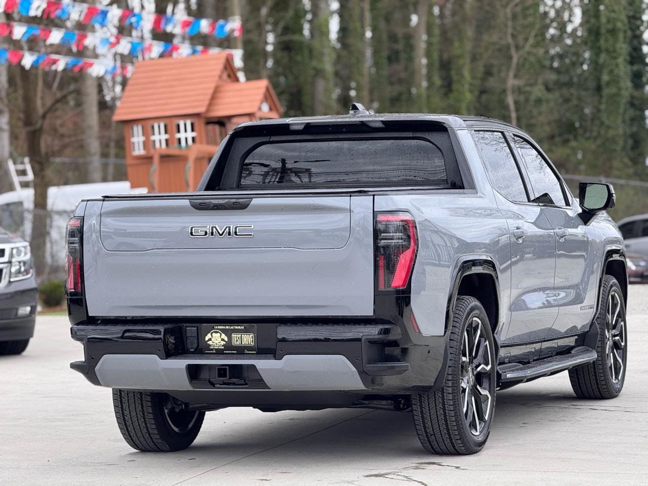 Used 2024 GMC Sierra EV Denali AWD/4WD image 9