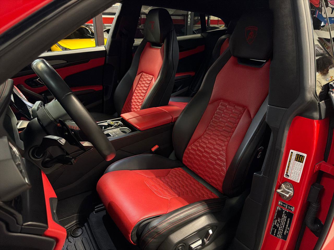 Used 2022 Lamborghini Urus image 12