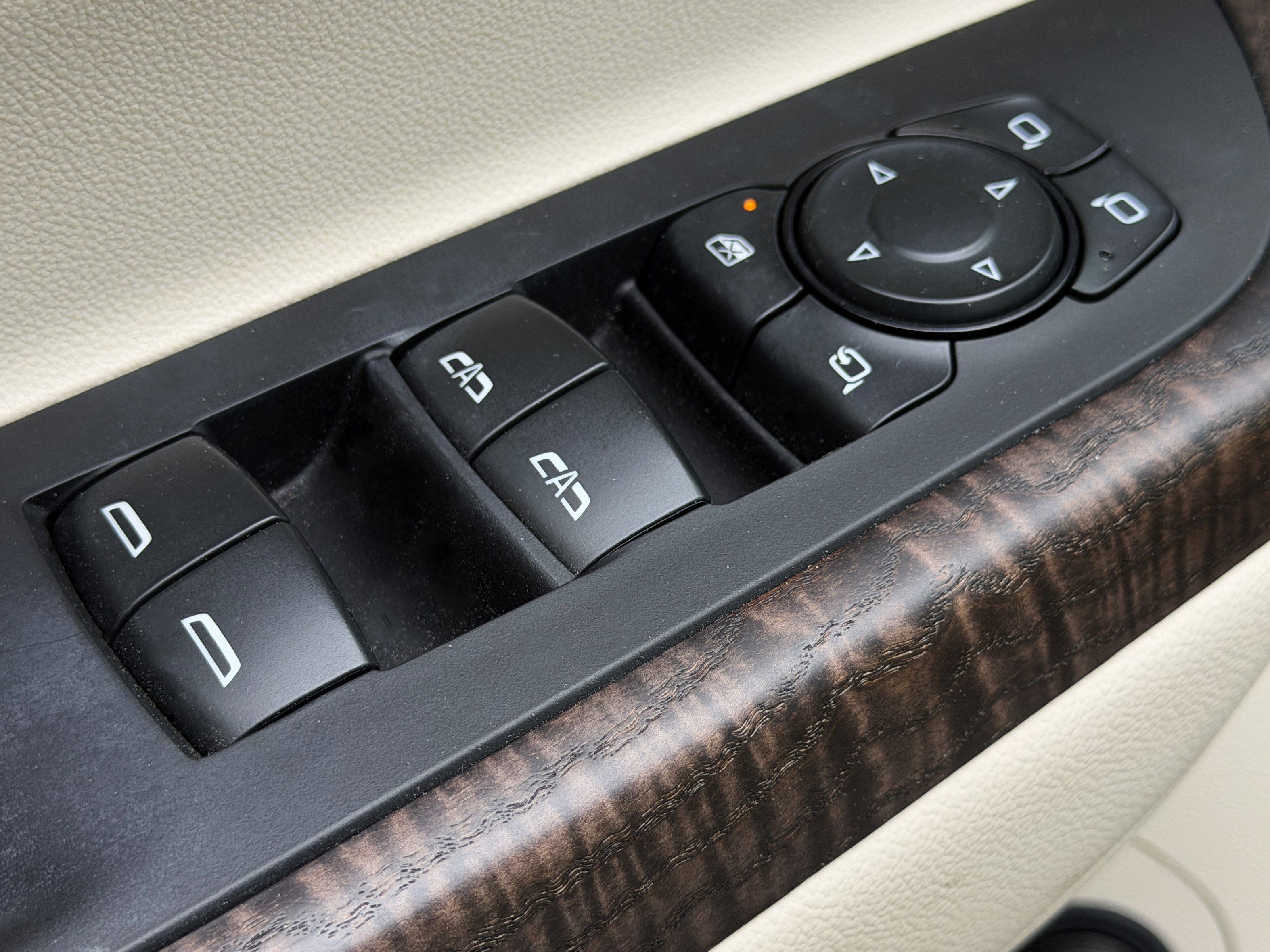 Used 2023 GMC Acadia Denali w/ Denali Technology Package FWD image 7