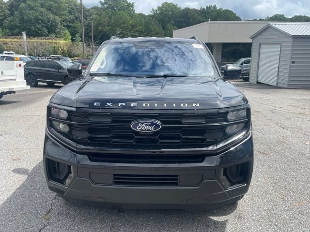 Used 2025 Ford Expedition Max Active RWD image 2