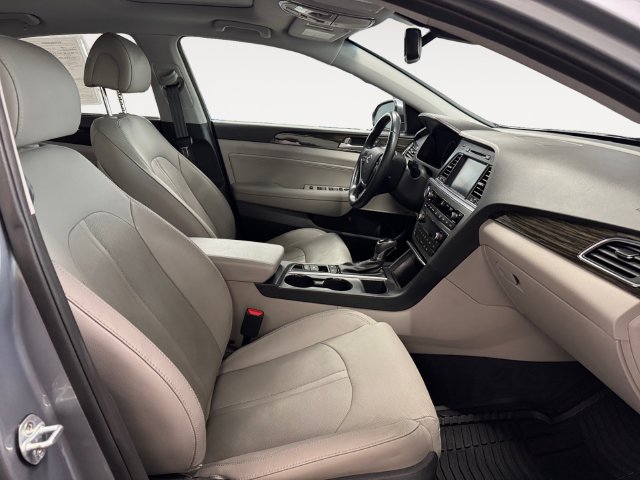 Used 2017 Hyundai Sonata Limited w/ Ultimate Package 04 FWD image 4
