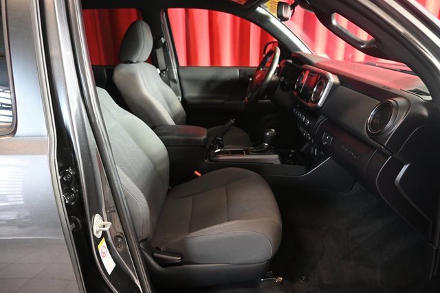 Used 2018 Toyota Tacoma TRD Off-Road image 7