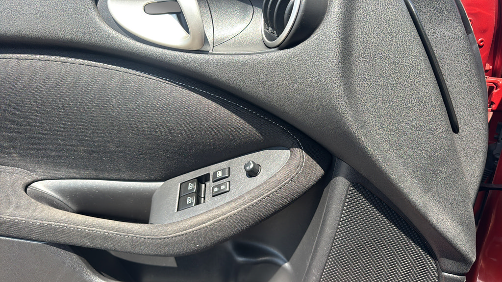 Used 2016 Nissan 370Z Coupe RWD image 19