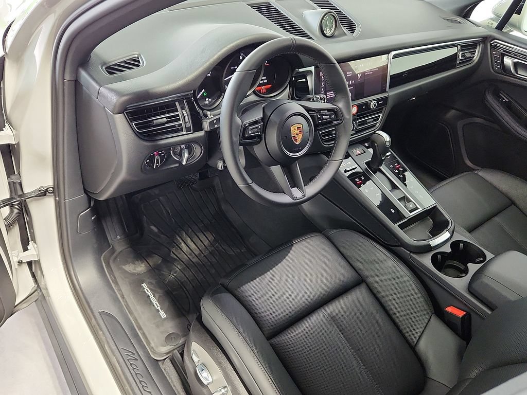 New 2026 Porsche Macan AWD/4WD image 4