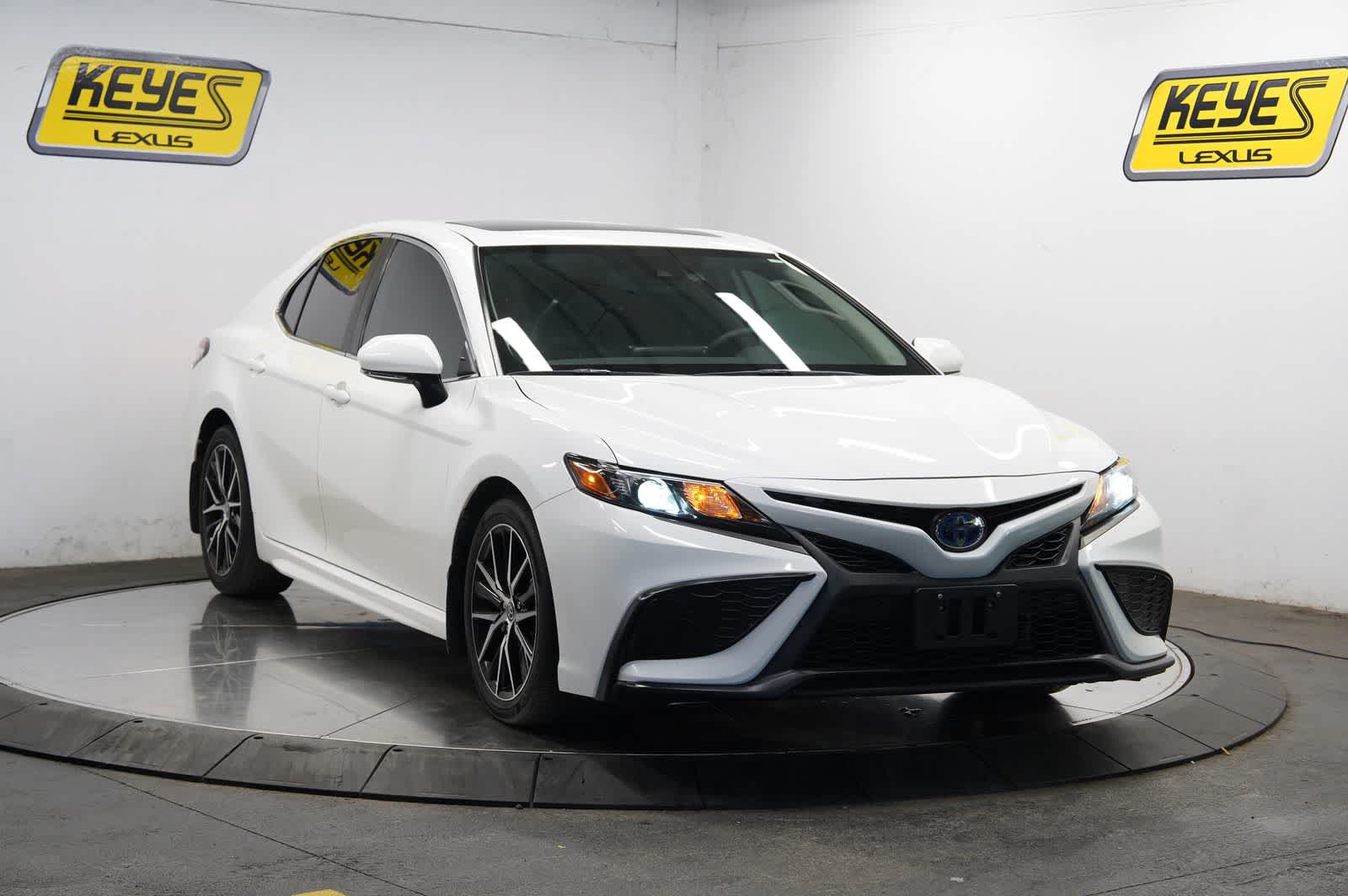 Used 2023 Toyota Camry SE w/ Audio Upgrade Package FWD image 5