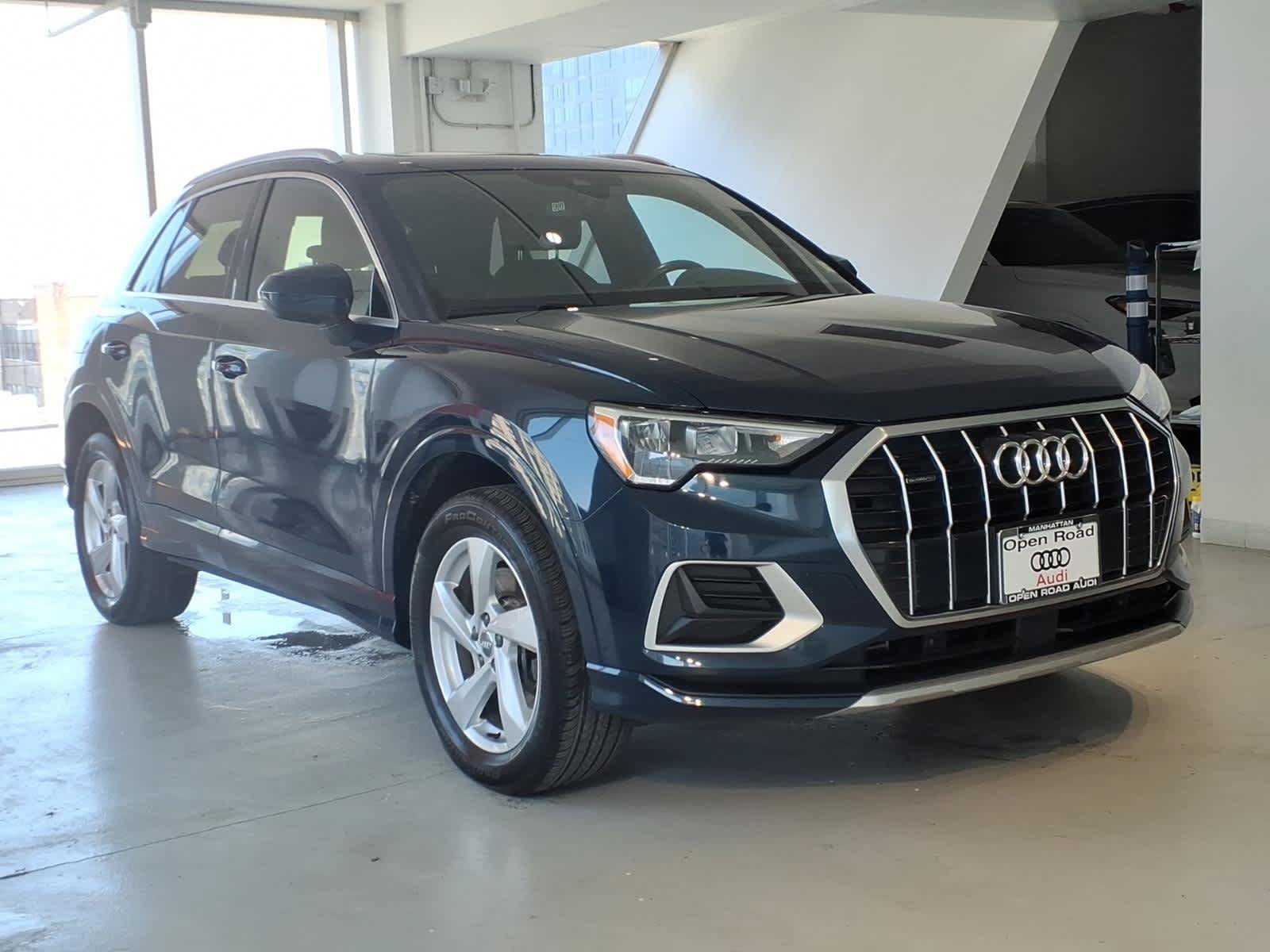 Used 2020 Audi Q3 2.0T Premium w/ Convenience Package AWD/4WD image 3