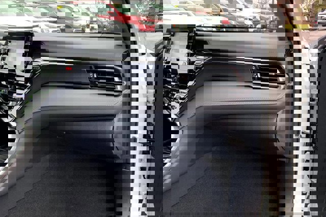 Used 2024 Toyota Camry SE image 16