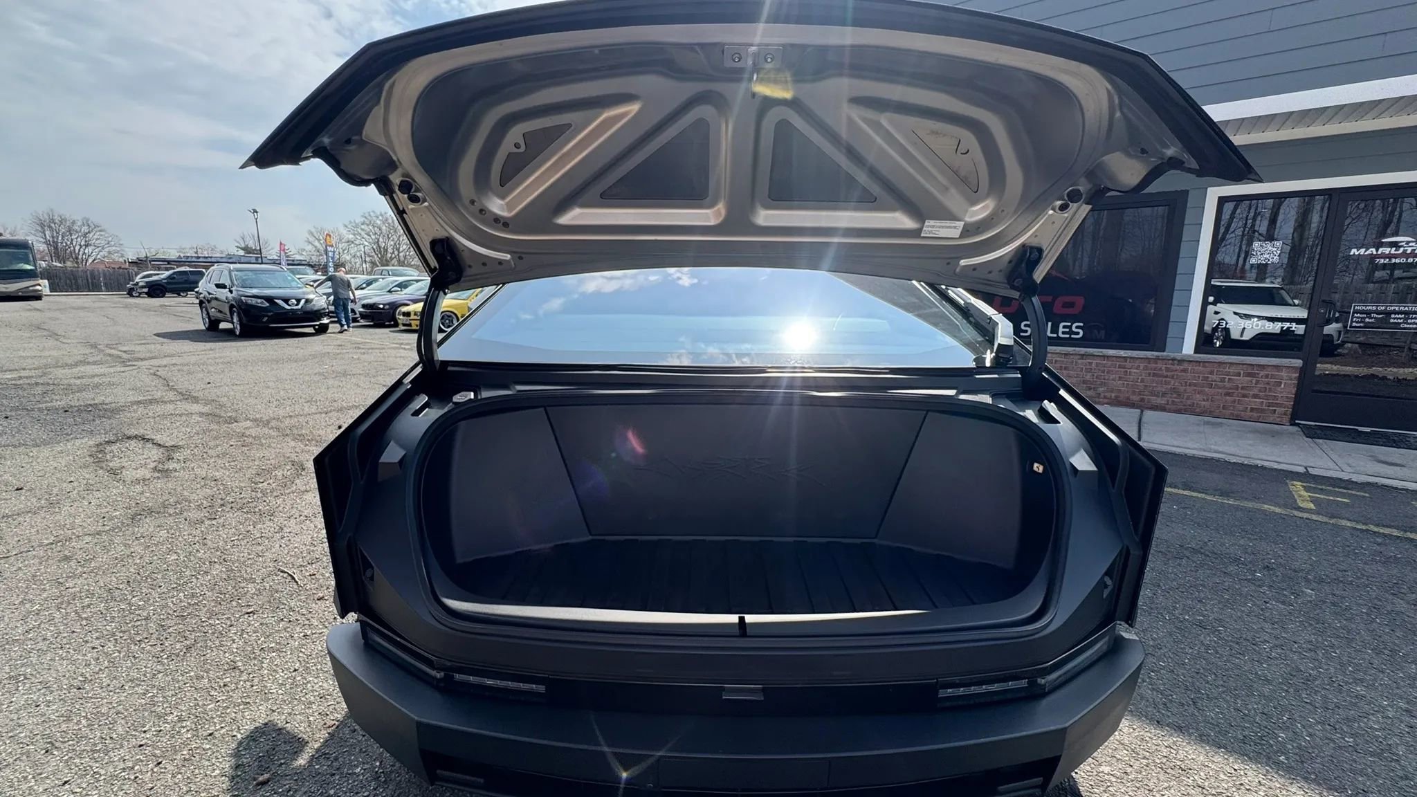 Used 2024 Tesla Cybertruck AWD Crew Cab image 33