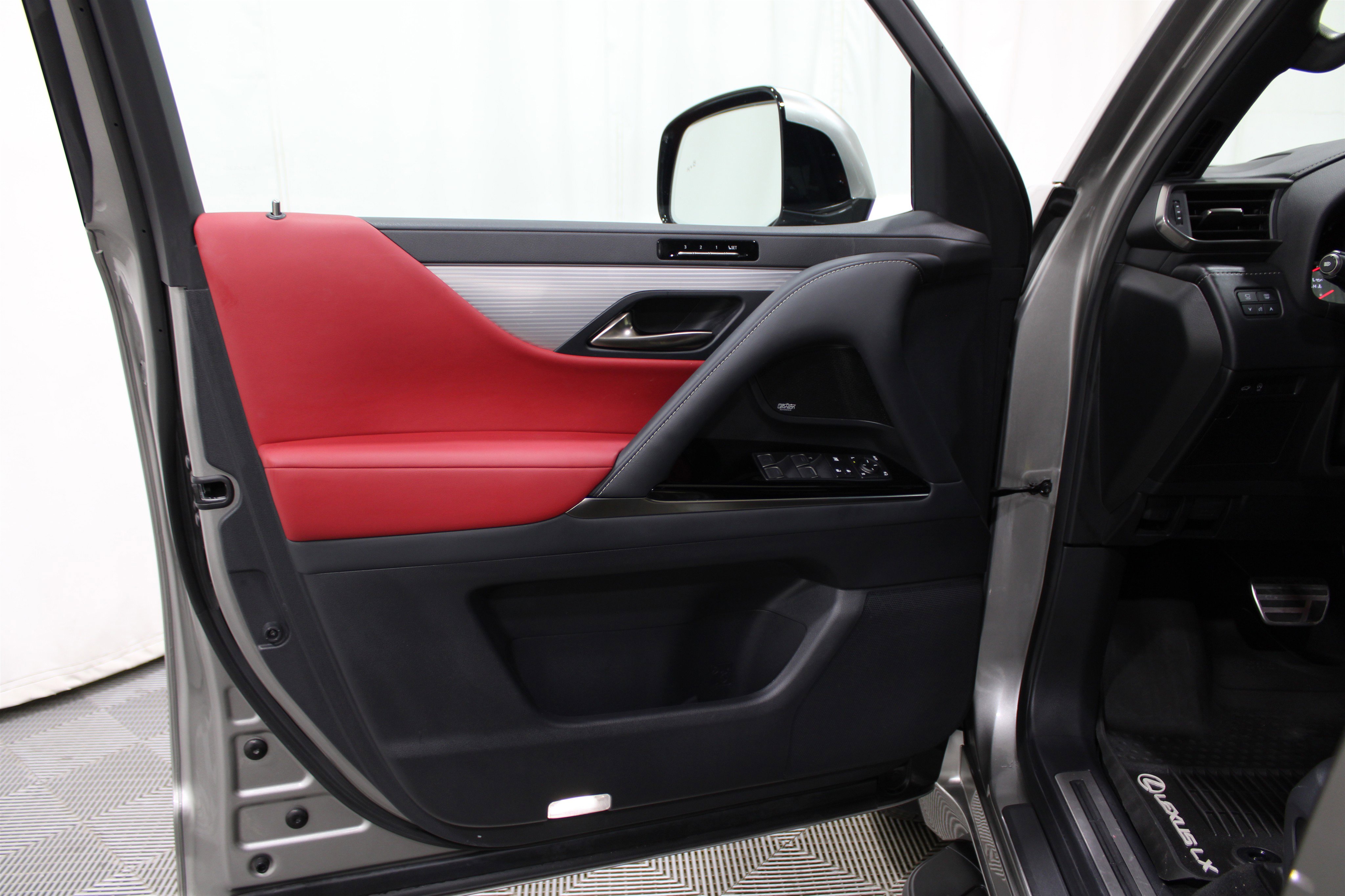 Used 2024 Lexus LX 600 F Sport image 6