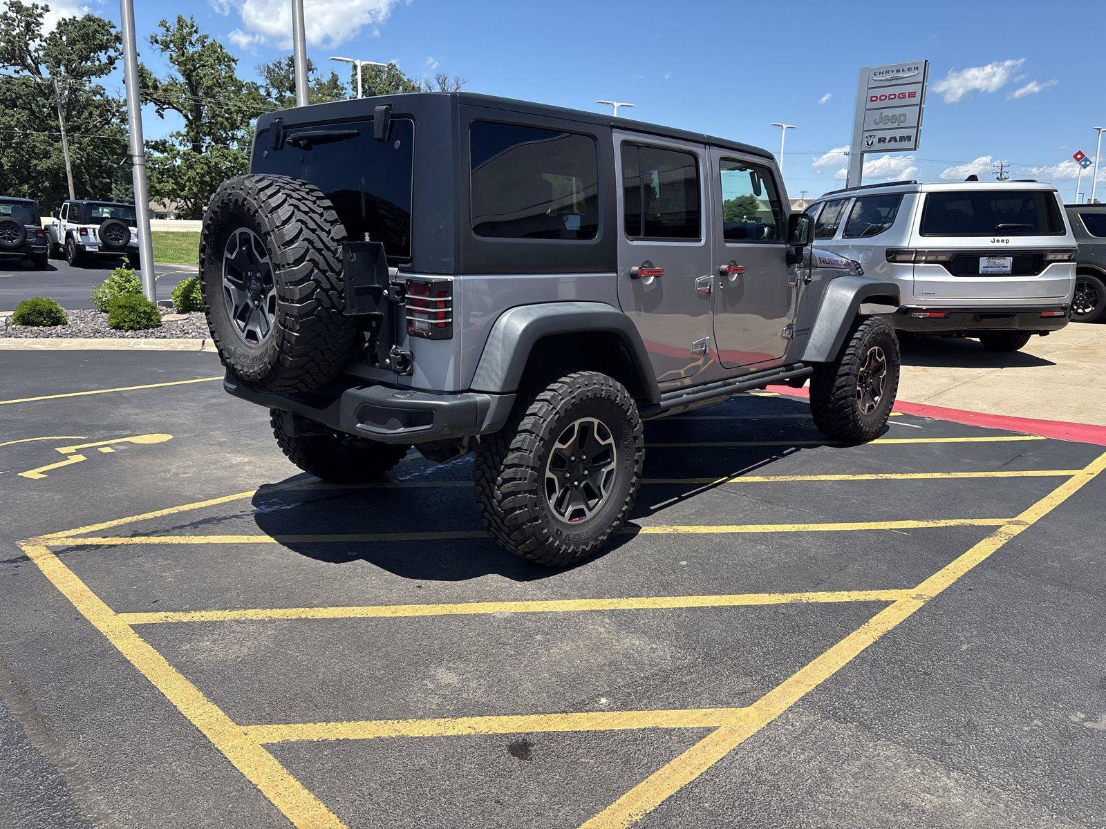 Used 2017 Jeep Wrangler Unlimited Rubicon AWD/4WD image 5
