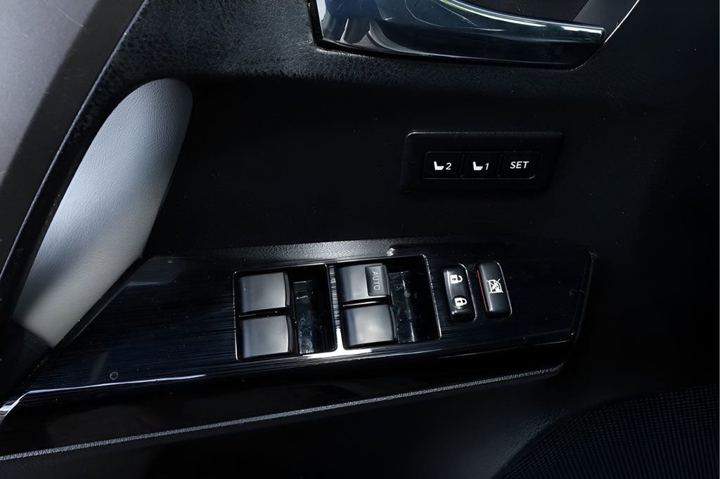 Used 2016 Toyota RAV4 Limited image 12