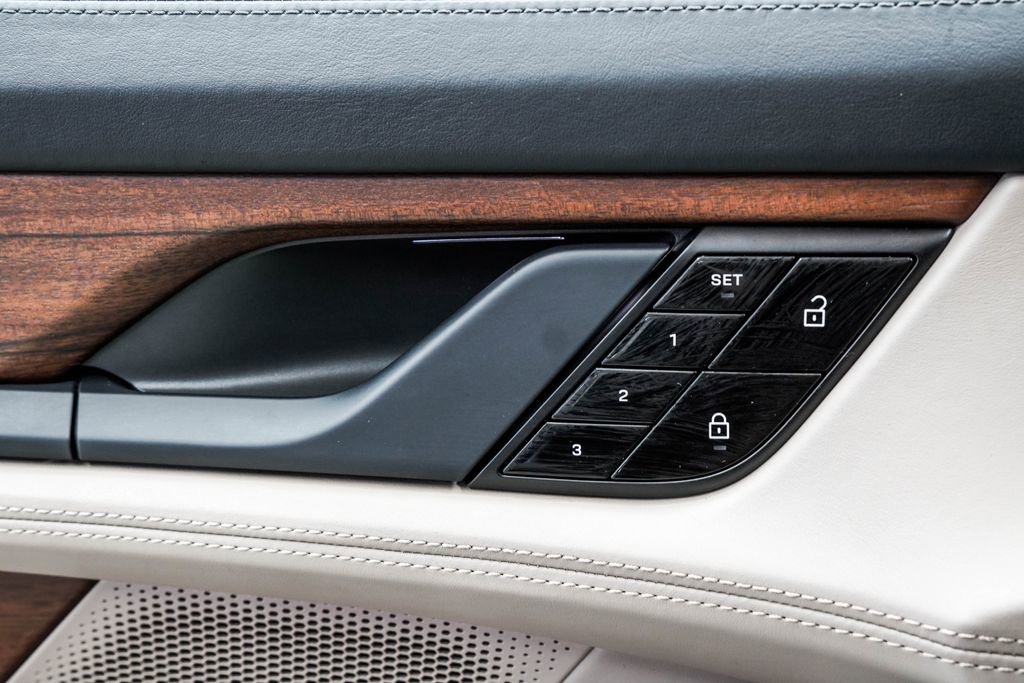 Used 2020 Porsche Taycan 4S image 41