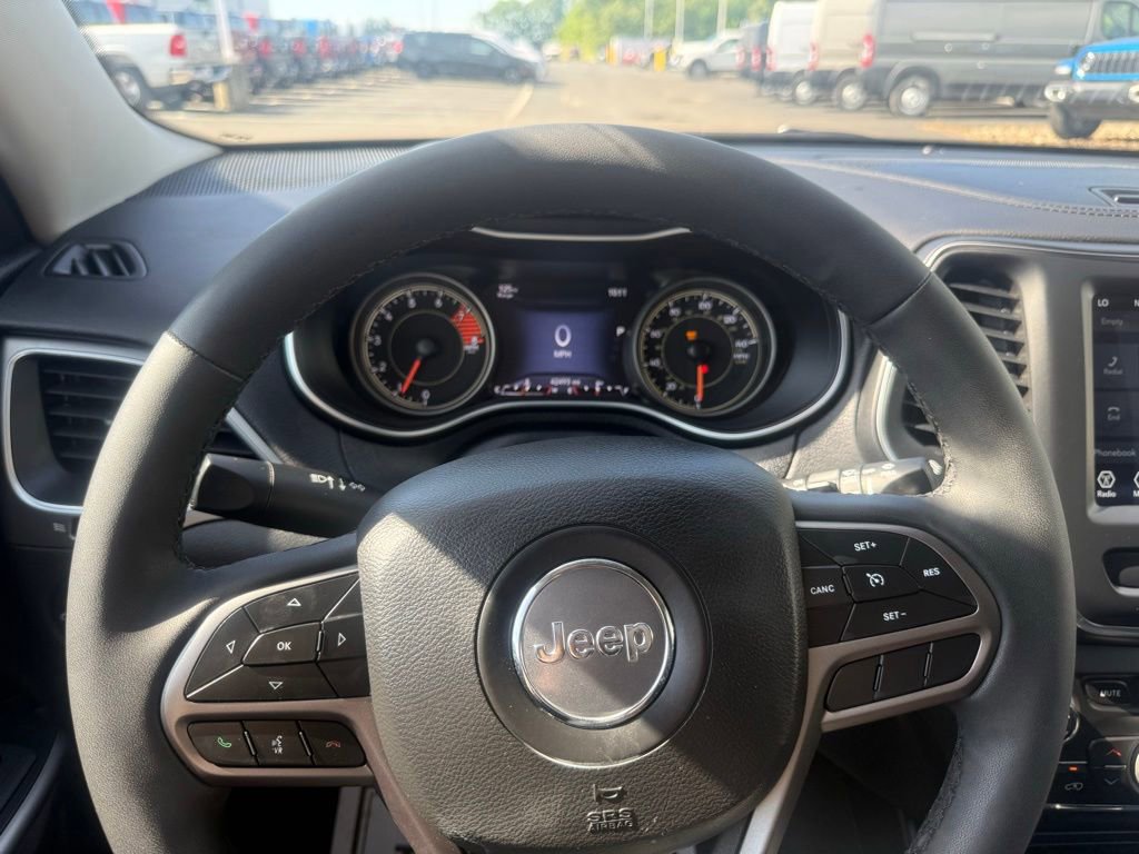 Used 2022 Jeep Cherokee Latitude Lux w/ Mopar Interior Package AWD/4WD image 21