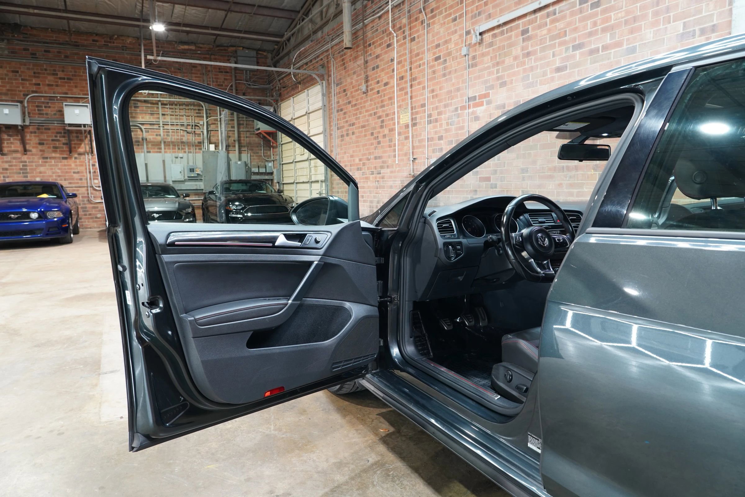 Used 2015 Volkswagen GTI Autobahn w/ Lighting Package (SEL) FWD image 32