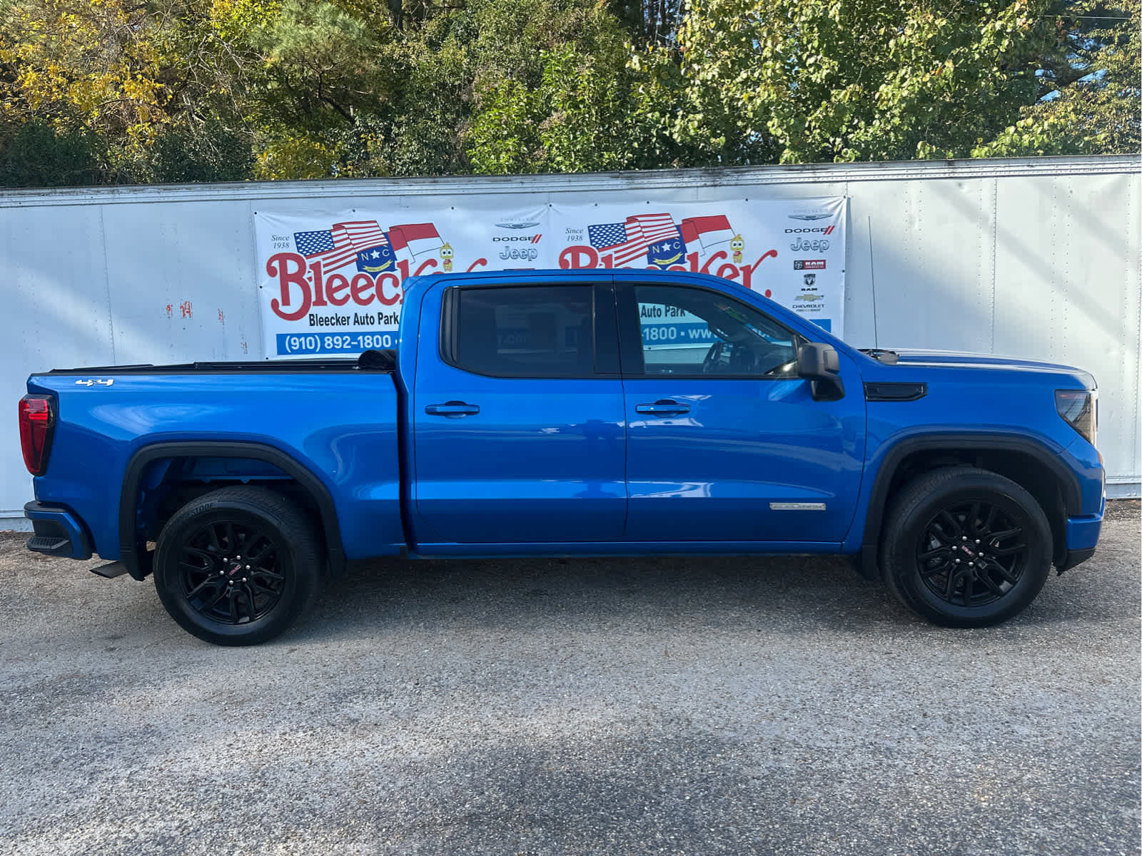 Used 2022 GMC Sierra 1500 Elevation image 2