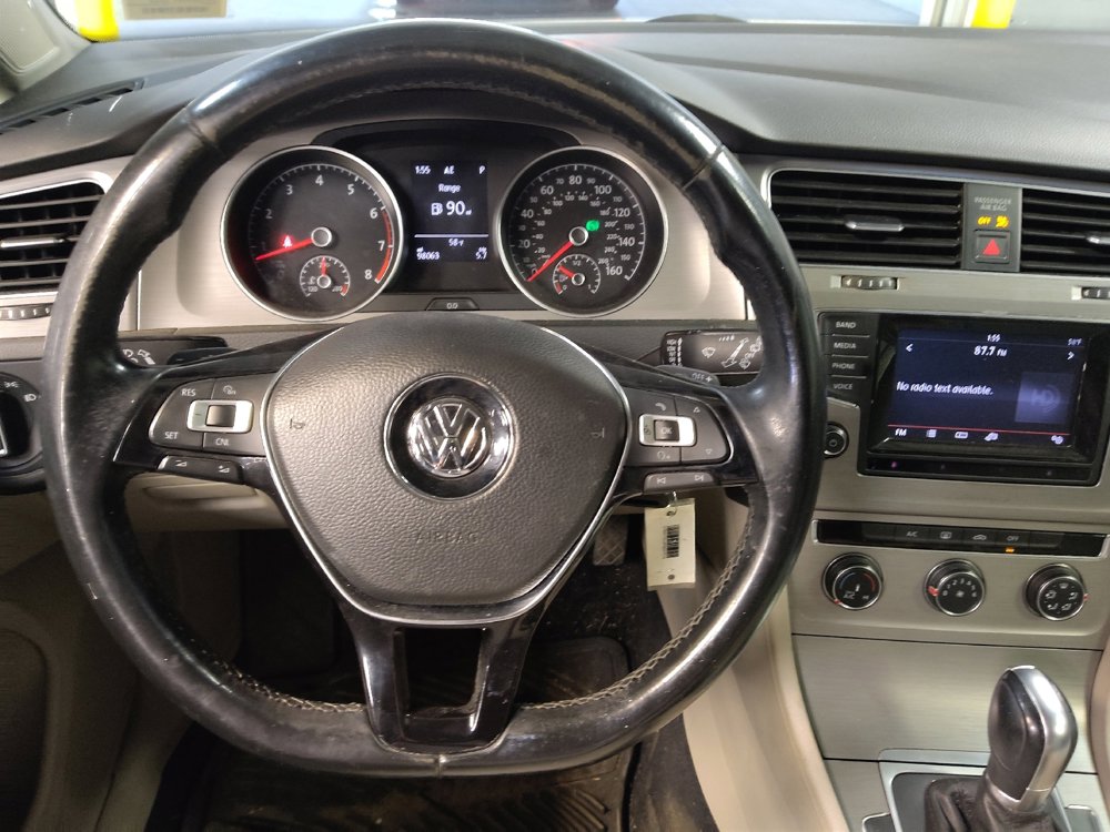 Used 2015 Volkswagen Golf S image 22