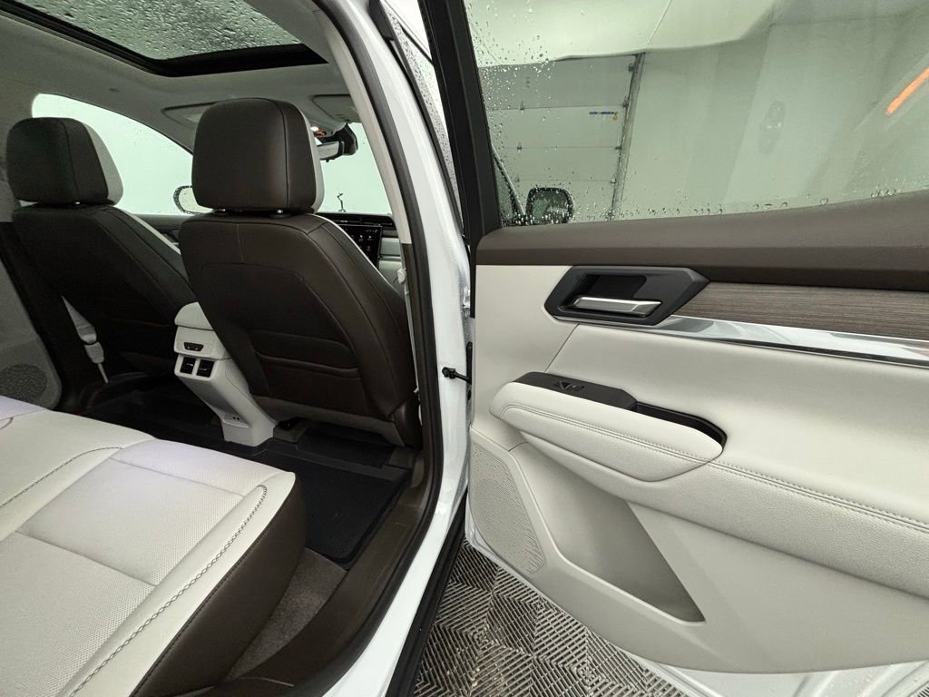 New 2026 GMC Terrain Denali w/ LPO, Black Badging Package image 41