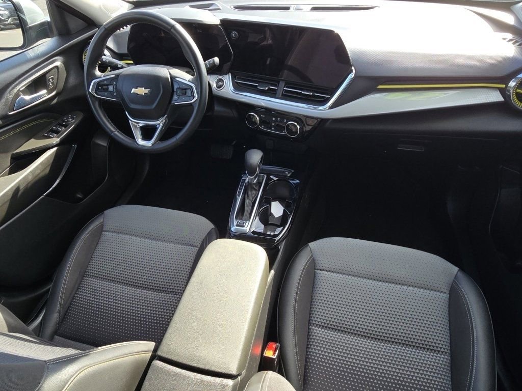 Used 2024 Chevrolet Trax LT w/ Driver Confidence Package image 16