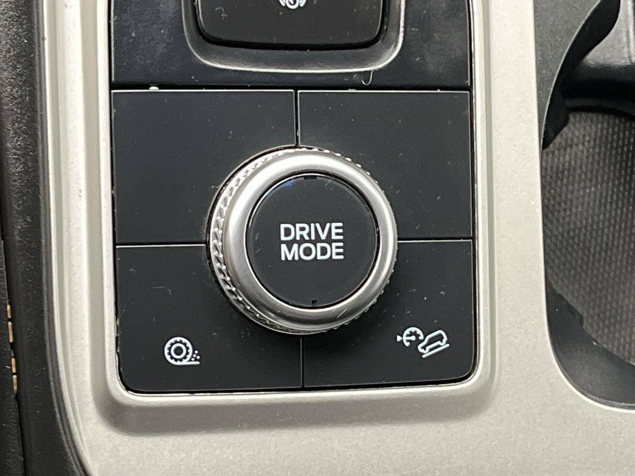 Used 2022 Ford Explorer XLT AWD/4WD image 16