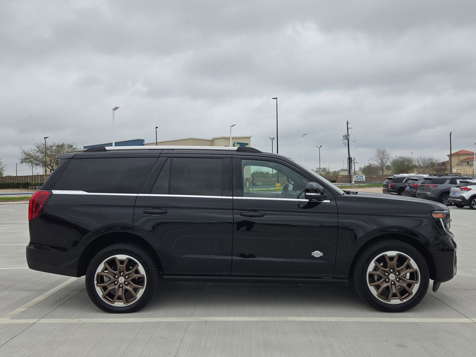 Used 2025 Ford Expedition King Ranch image 2