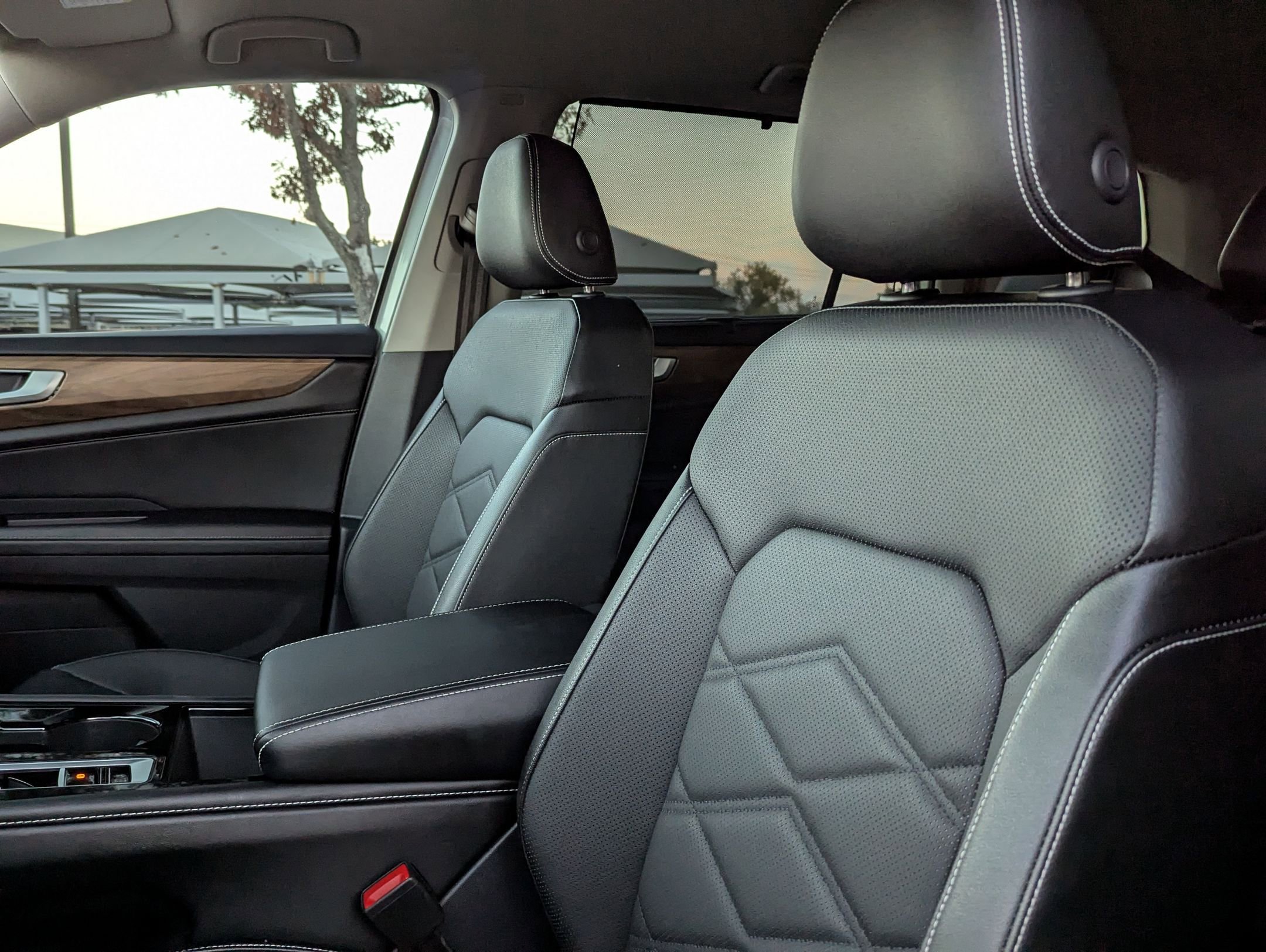 Used 2025 Volkswagen Atlas SE image 14