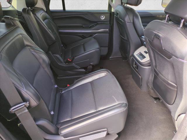 Used 2025 Lincoln Navigator Reserve AWD/4WD image 19