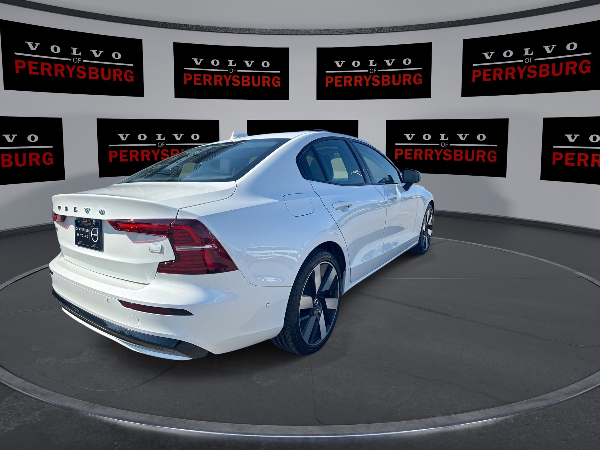 Used 2024 Volvo S60 T8 Plus w/ Climate Package image 8