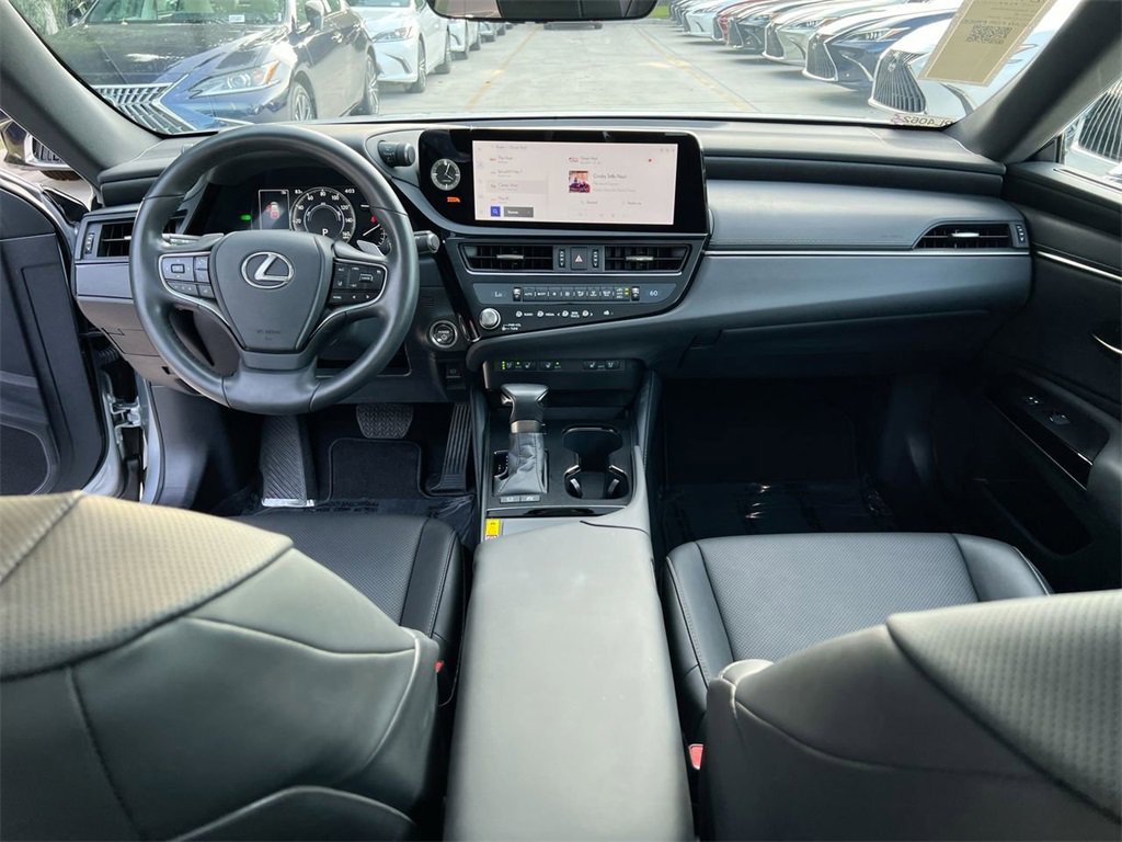 Certified 2025 Lexus ES 300h w/ Premium Package image 20