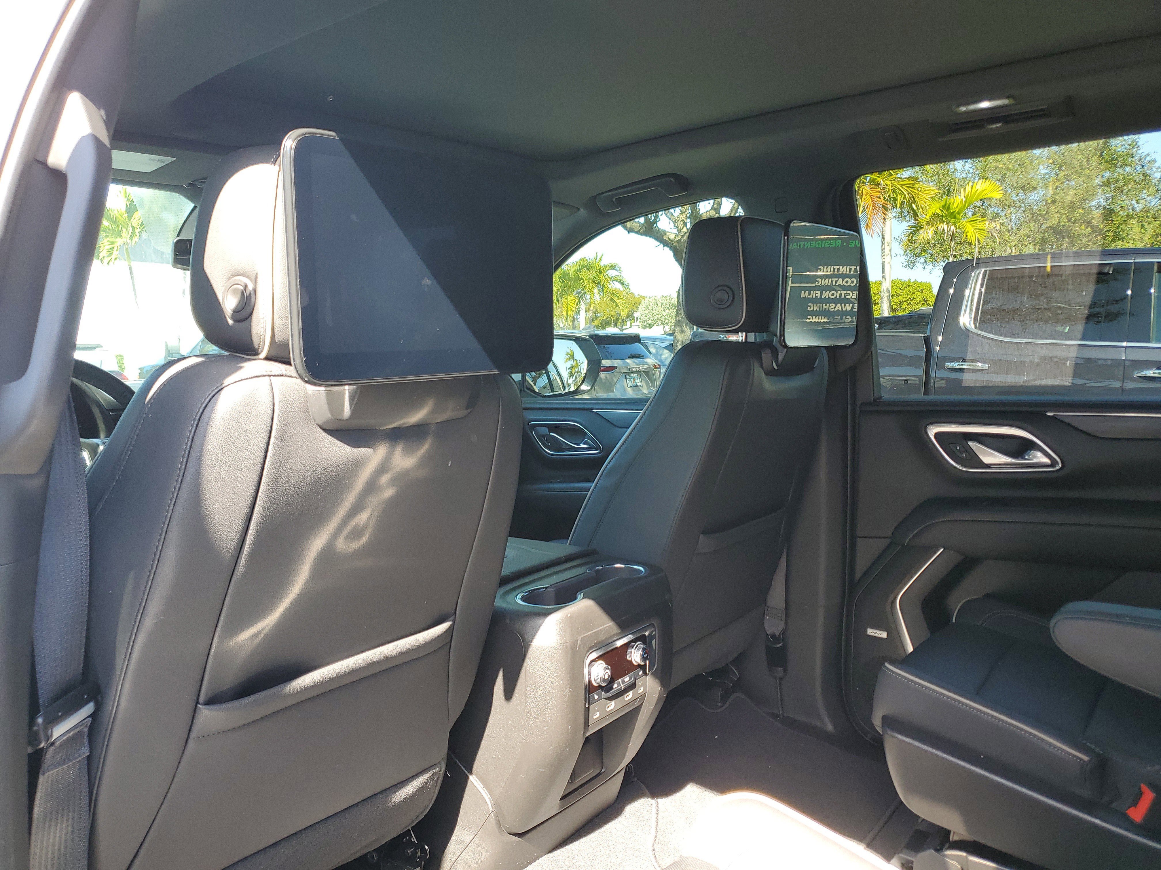 Used 2023 GMC Yukon SLT w/ SLT Premium Package image 7