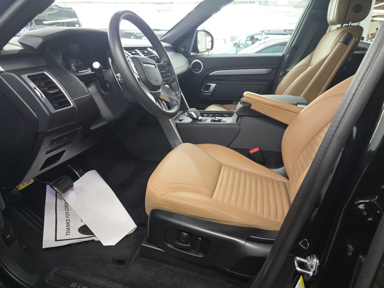 Used 2024 Land Rover Discovery Dynamic SE AWD/4WD image 7