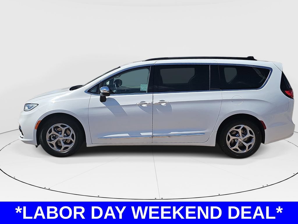 Used 2023 Chrysler Pacifica Limited FWD image 6