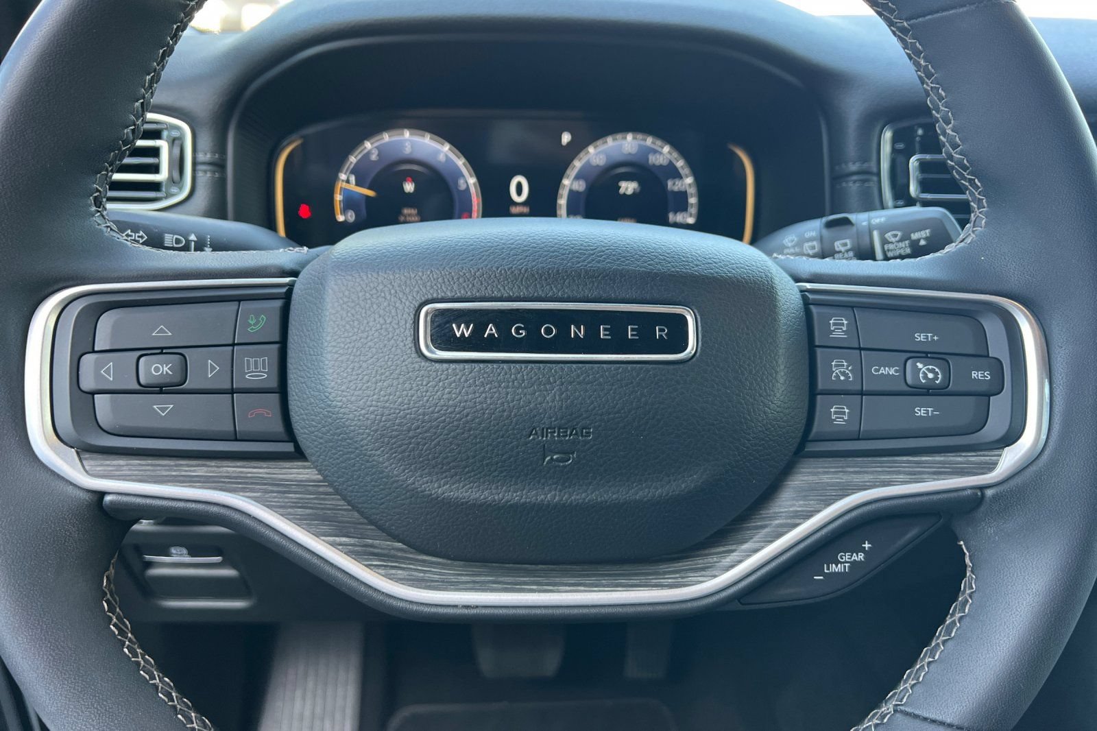 Used 2024 Jeep Wagoneer L Series II RWD image 33