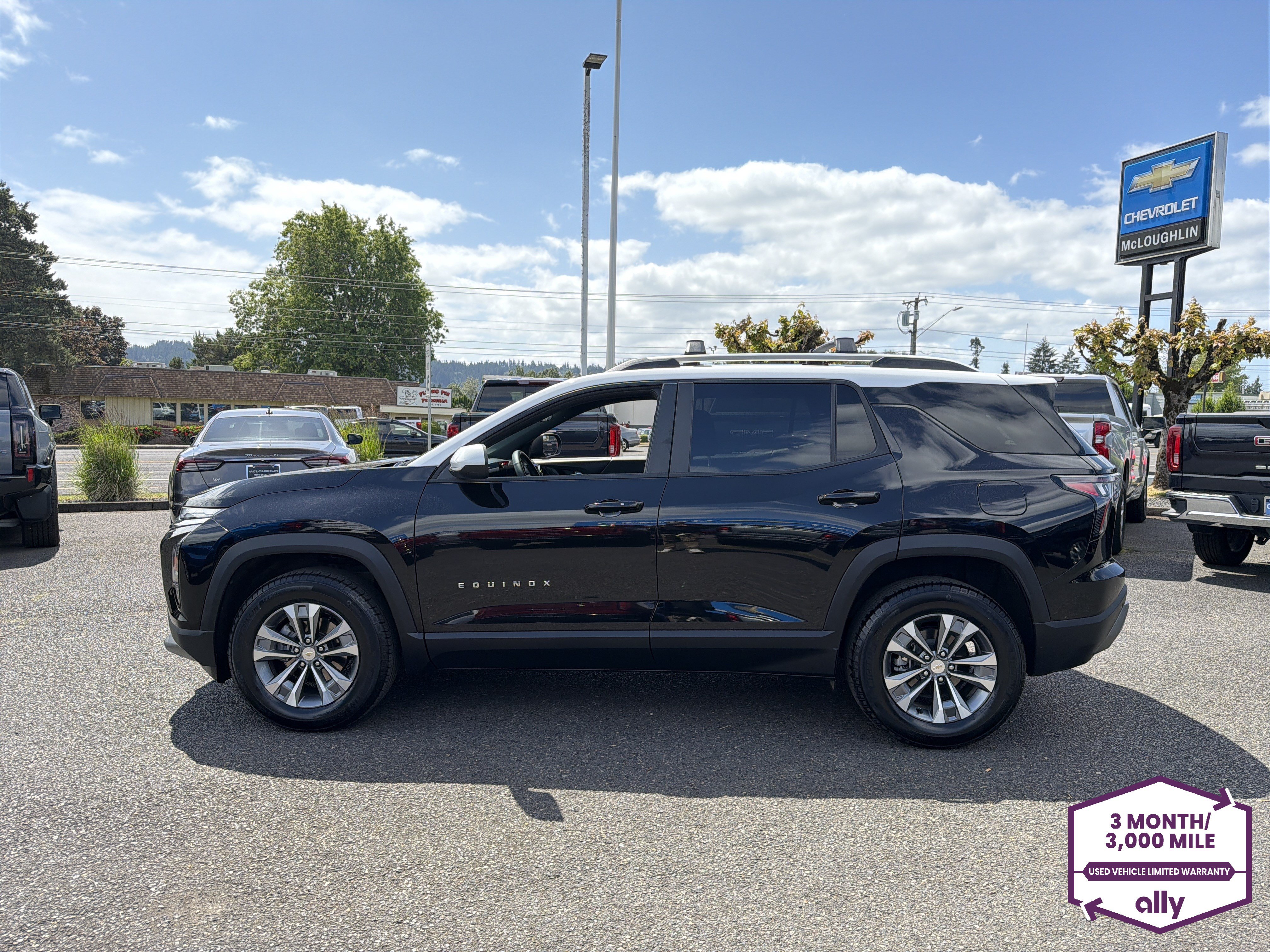 Used 2025 Chevrolet Equinox LT AWD/4WD image 2