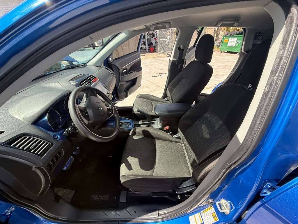 Used 2020 Mitsubishi Outlander Sport Black Edition FWD image 11