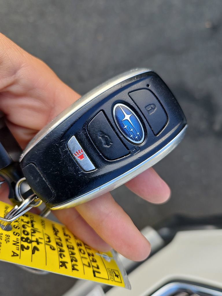 Used 2017 Subaru Outback 3.6R Touring image 40