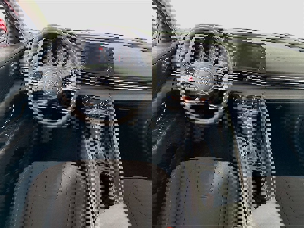 Used 2023 Hyundai Elantra SEL w/ Preferred Accessory Package image 2