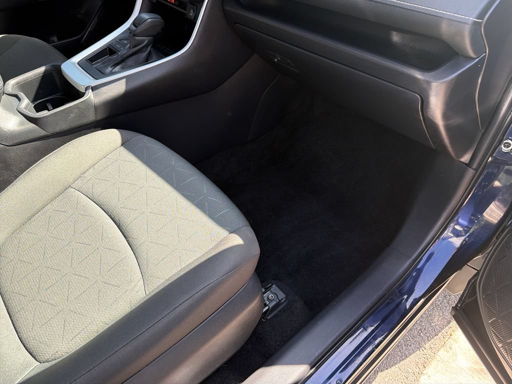 Used 2024 Toyota RAV4 XLE FWD image 40