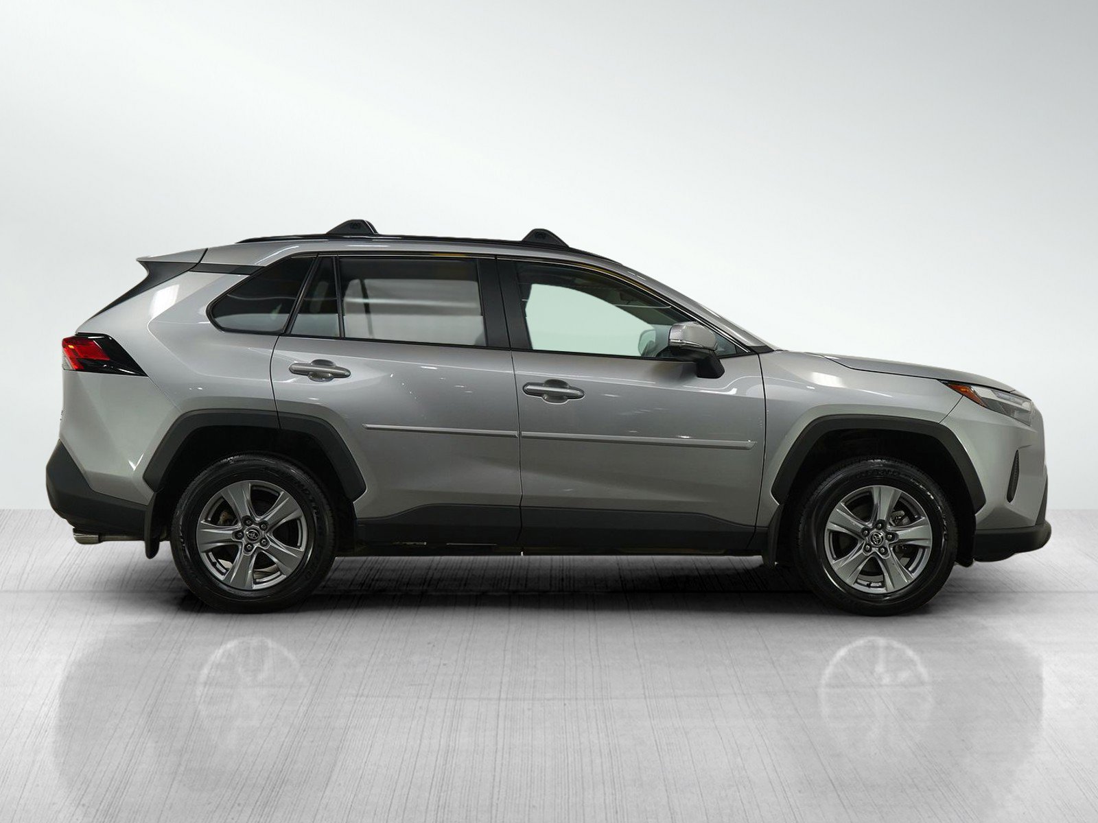 Used 2022 Toyota RAV4 XLE image 7