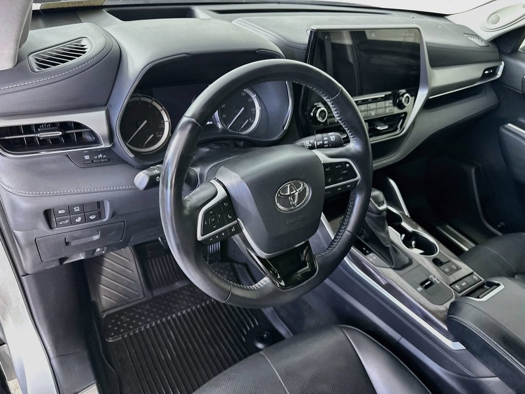 Used 2022 Toyota Highlander Platinum FWD image 31
