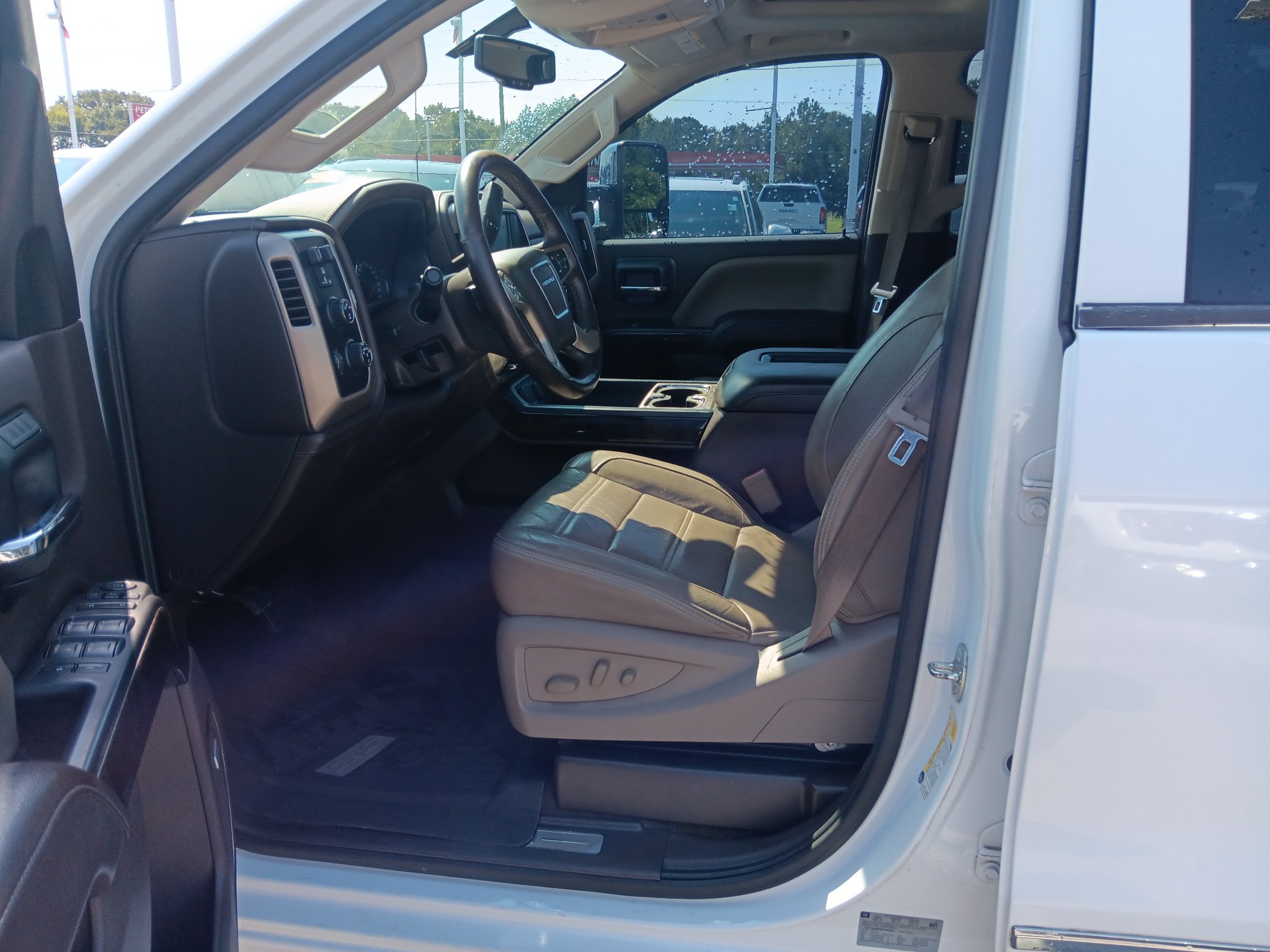 Used 2016 GMC Sierra 2500 Denali w/ Suspension Package, Off-Road AWD/4WD image 9