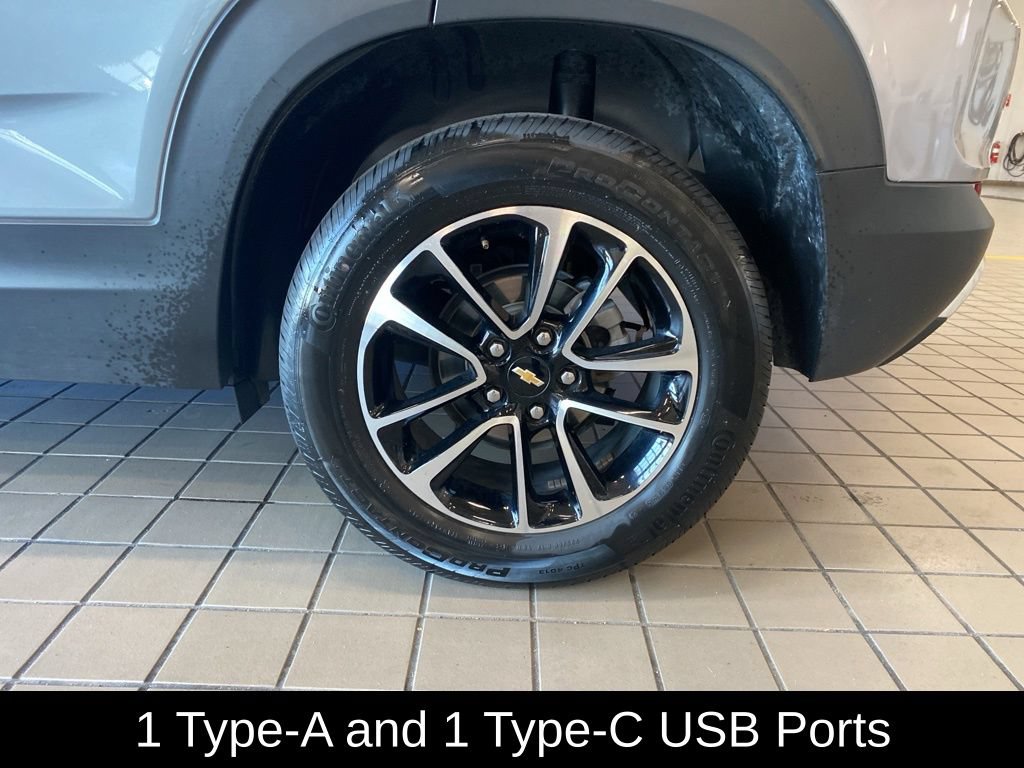 Used 2025 Chevrolet TrailBlazer LT AWD/4WD image 19